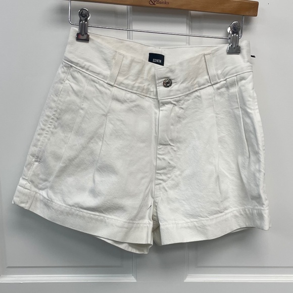 Edwin Isla Short in Eggshell - Picture 1 of 4